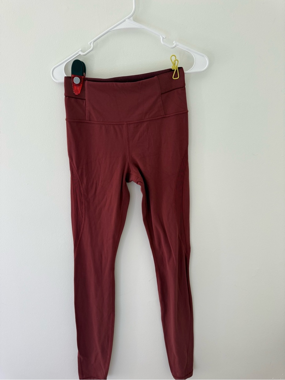 Athleta Aura Heel Tight Leggings Size Small in Burgundy color